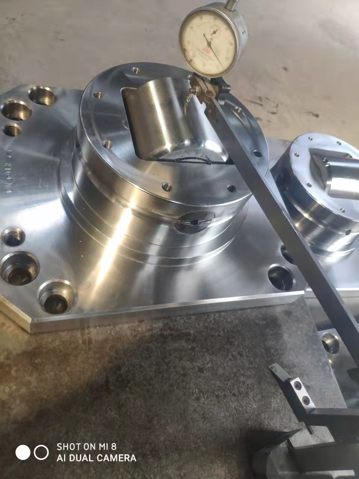 復合滾輪軸承—combined bearing， 又稱(chēng)組合滾輪軸承